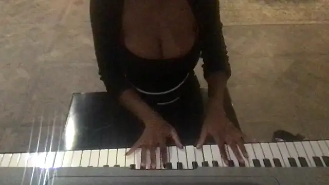 tia   fox online show from 27, 11, 2025