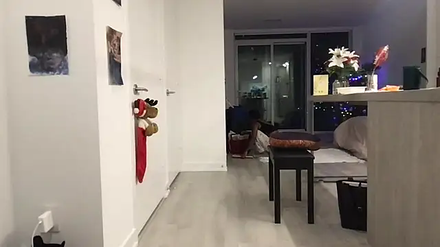 tia   fox online show from 19, 2, 2026