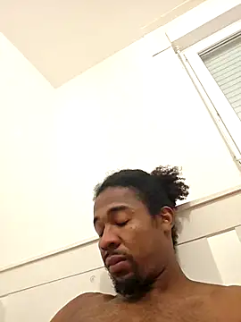 Snapshot of cracha chatting on 11, 10, 2025 cracha online show from 11, 10, 2025