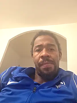 Snapshot of cracha chatting on 10, 11, 2025 cracha online show from 10, 11, 2025