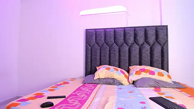 ArihanaTylor online show from 18, 10, 2025