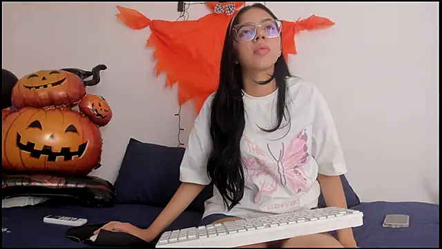 Ainoa Pink online show from 17, 10, 2025