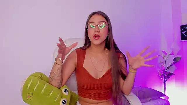 Snapshot of scarlett_rose_1 chatting on 1, 10, 2025 scarlett rose 1 online show from 1, 10, 2025