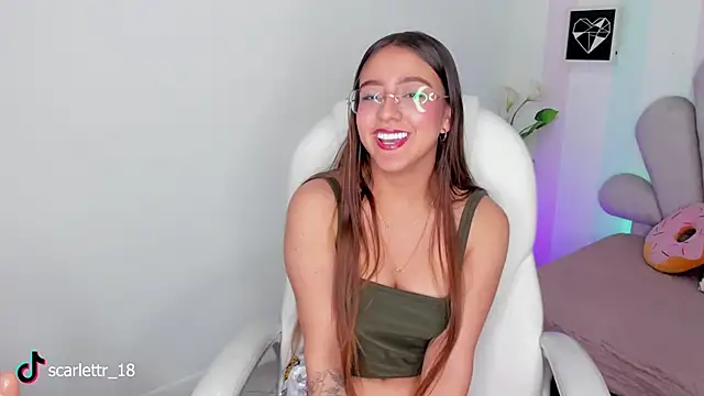 Snapshot of scarlett_rose_1 chatting on 6, 10, 2025 scarlett rose 1 online show from 6, 10, 2025