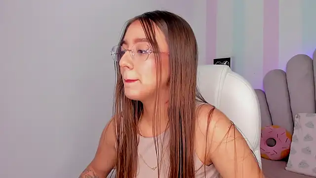 Snapshot of scarlett_rose_1 chatting on 11, 10, 2025 scarlett rose 1 online show from 11, 10, 2025