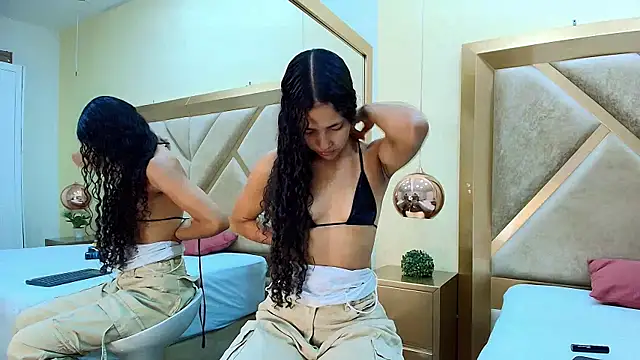 Snapshot of Megan_Siner chatting on 6, 11, 2025 Megan Siner online show from 6, 11, 2025