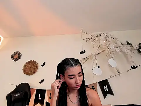 cloe taylor   online show from 8, 10, 2025