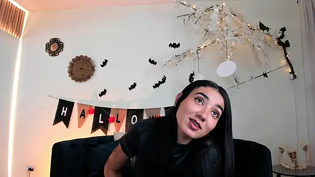 cloe taylor   online show from 14, 10, 2025