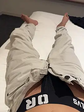 Snapshot of HenryLee1983-cums chatting on 26, 11, 2025 HenryLee1983-cums online show from 26, 11, 2025