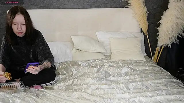 soft sofi  online show from 12, 10, 2025