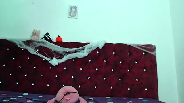 Lia Carter  online show from 1, 11, 2025