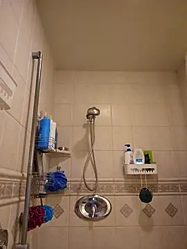 Snapshot of Roddog18 chatting on 22, 10, 2025 Roddog18 online show from 22, 10, 2025