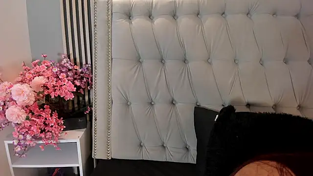 Xiomara Stwart online show from 7, 1, 2026