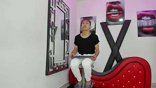 VERY HOT GUYS online show from 6, 11, 2025