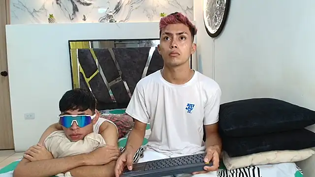 VERY HOT GUYS online show from 23, 11, 2025