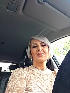 KirraWhite online show from 18, 10, 2025