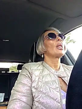 KirraWhite online show from 21, 10, 2025