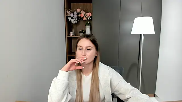 HattieCarranzo online show from 1, 10, 2025