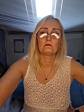 Snapshot of Jenny_Blum chatting on 1, 12, 2025 Jenny Blum online show from 1, 12, 2025