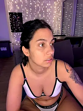 LaPetiteKim online show from 22, 10, 2025