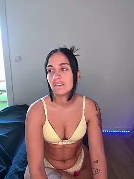 LaPetiteKim online show from 17, 4, 2026