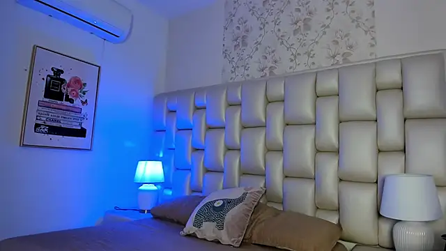 Snapshot of Peyton_louise chatting on 12, 11, 2025 Peyton louise online show from 12, 11, 2025