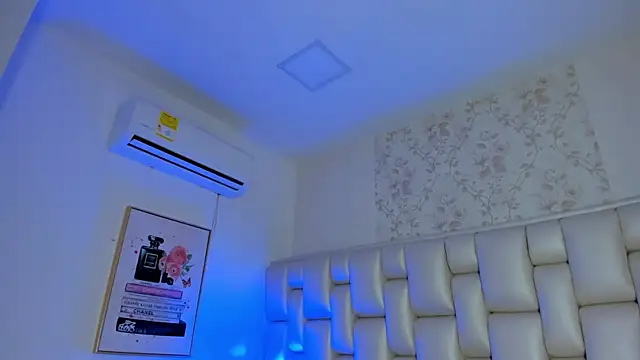 Snapshot of Peyton_louise chatting on 2, 12, 2025 Peyton louise online show from 2, 12, 2025