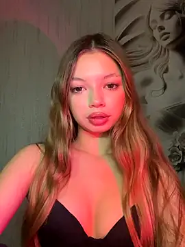 Snapshot of _Siennaaa_ chatting on 6, 10, 2025 Siennaaa online show from 6, 10, 2025