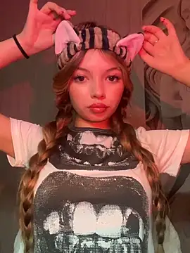 Snapshot of _Siennaaa_ chatting on 9, 10, 2025 Siennaaa online show from 9, 10, 2025