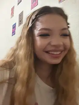 Snapshot of _Siennaaa_ chatting on 11, 10, 2025 Siennaaa online show from 11, 10, 2025