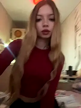 Snapshot of _Siennaaa_ chatting on 20, 10, 2025 Siennaaa online show from 20, 10, 2025