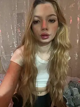 Snapshot of _Siennaaa_ chatting on 21, 10, 2025 Siennaaa online show from 21, 10, 2025