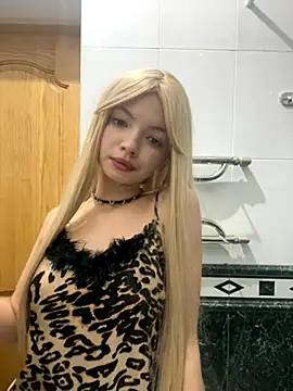 Snapshot of _Siennaaa_ chatting on 25, 10, 2025 Siennaaa online show from 25, 10, 2025