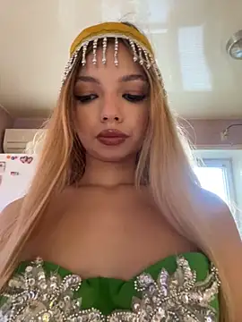 Snapshot of _Siennaaa_ chatting on 3, 11, 2025 Siennaaa online show from 3, 11, 2025