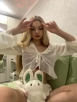 Snapshot of _Siennaaa_ chatting on 16, 11, 2025 Siennaaa online show from 16, 11, 2025