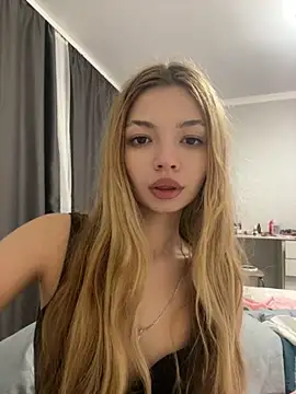 Snapshot of _Siennaaa_ chatting on 28, 11, 2025 Siennaaa online show from 28, 11, 2025