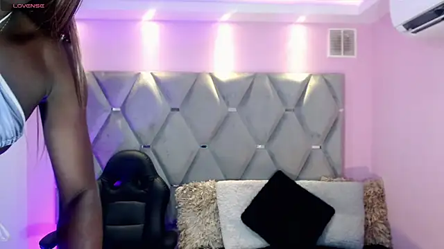 Snapshot of Miranda_Collins chatting on 5, 11, 2025 Miranda Collins online show from 5, 11, 2025