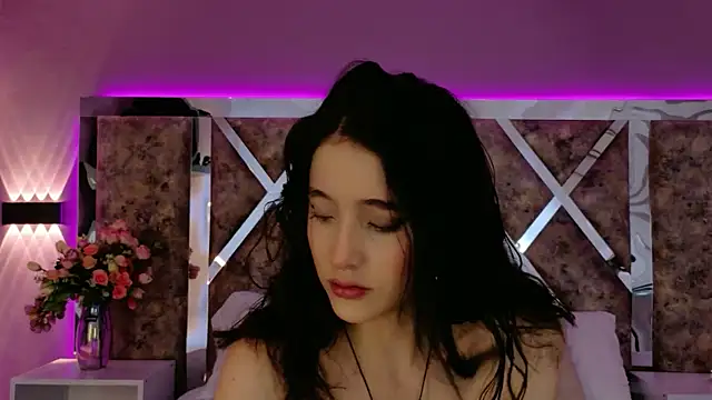 Snapshot of MeganR_ chatting on 8, 11, 2025 MeganR online show from 8, 11, 2025