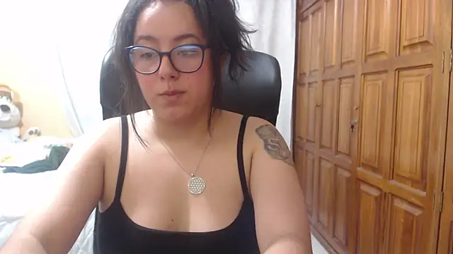 Snapshot of Venus_cat_ chatting on 9, 4, 2026 Venus cat online show from 9, 4, 2026