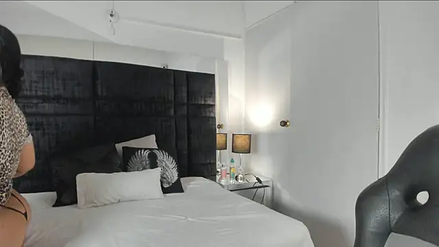 MayaCurvy online show from 4, 10, 2025