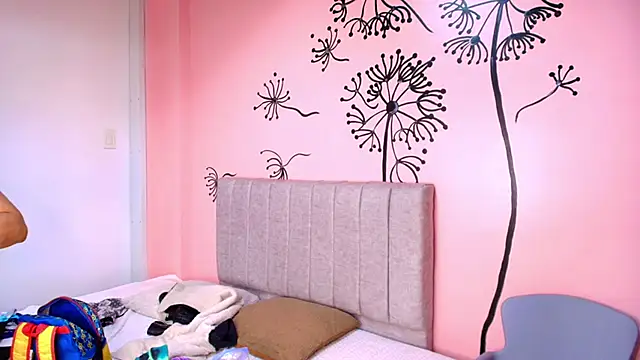 Snapshot of scarlet_milf_ chatting on 9, 10, 2025 scarlet milf online show from 9, 10, 2025