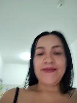 Snapshot of LindaSalo33 chatting on 4, 12, 2025 LindaSalo33 online show from 4, 12, 2025