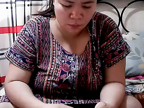 HornyPussie69 online show from 4, 4, 2026