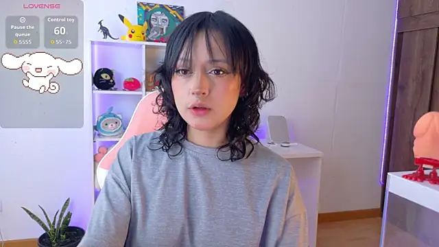 Snapshot of Sallie_Doll chatting on 4, 10, 2025 Sallie Doll online show from 4, 10, 2025