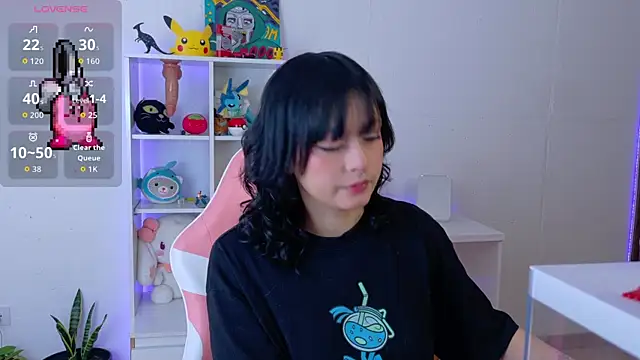 Snapshot of Sallie_Doll chatting on 11, 10, 2025 Sallie Doll online show from 11, 10, 2025