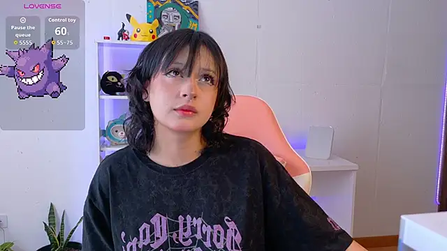 Snapshot of Sallie_Doll chatting on 4, 11, 2025 Sallie Doll online show from 4, 11, 2025