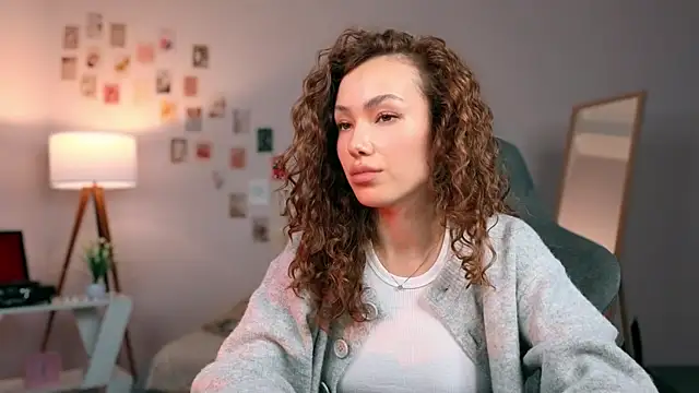 Snapshot of branchwithflowerss chatting on 1, 10, 2025 branchwithflowerss online show from 1, 10, 2025