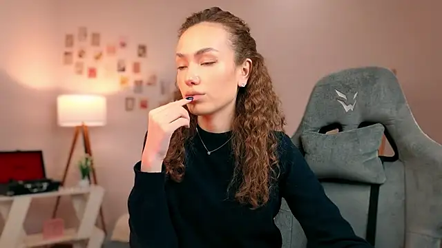 Snapshot of branchwithflowerss chatting on 2, 10, 2025 branchwithflowerss online show from 2, 10, 2025