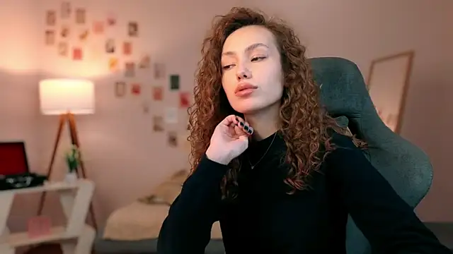 Snapshot of branchwithflowerss chatting on 3, 10, 2025 branchwithflowerss online show from 3, 10, 2025