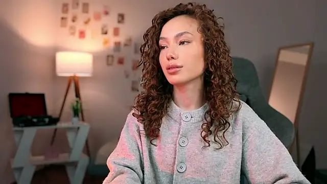 Snapshot of branchwithflowerss chatting on 14, 10, 2025 branchwithflowerss online show from 14, 10, 2025